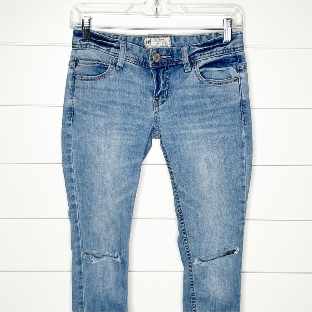 Free People Ripped Cropped Frayed Hem Jeans Light Wash Size 25 - Picture 3 of 11